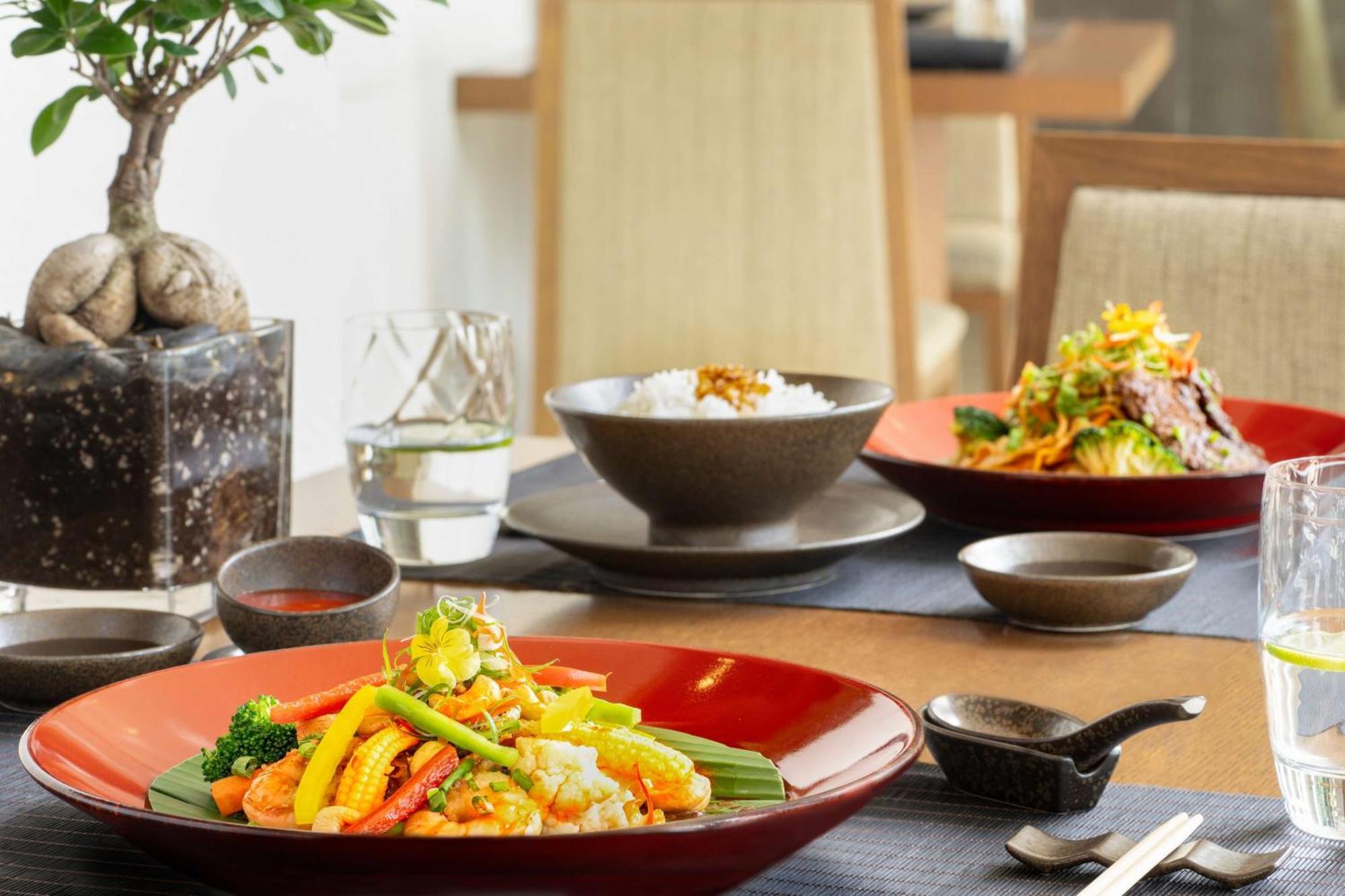 Hilton Riyadh Hotel & Residences Exterior foto A selection of Asian cuisine